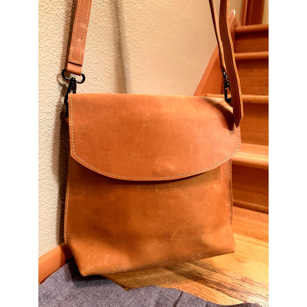 Leather shoulder bag with adjudtable strap - Picture 2 of 11